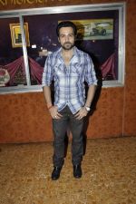 Emraan Hashmi checks audience response at Gaity on 9th Sept 2012 (24).jpg